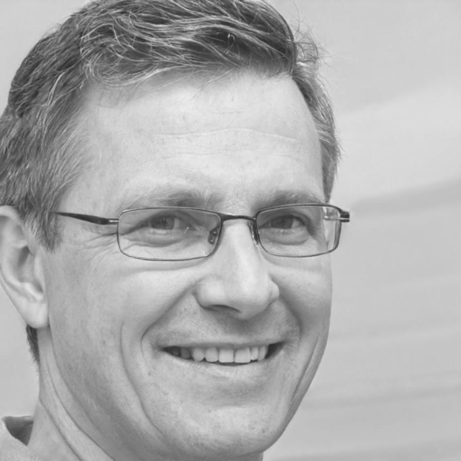 Retrato profissional de Leonardo Tavares, especialista em modelagem técnica